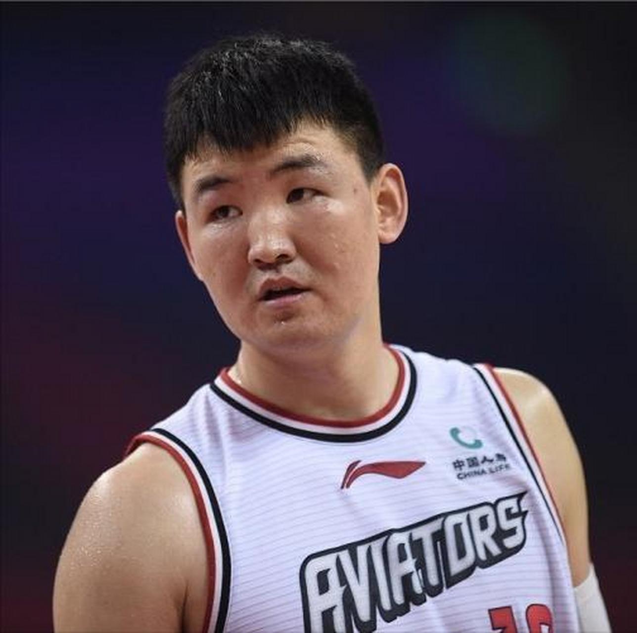 里程碑夜!皇家马德里回应争议;CBA常规赛冲刺阶段刷纪录;赛场秩序良好;更衣室氛围转暖的简单介绍 里程碑夜!皇家马德里回应争议;CBA常规赛冲刺阶段刷纪录;赛场秩序良好;更衣室氛围转暖的简单介绍