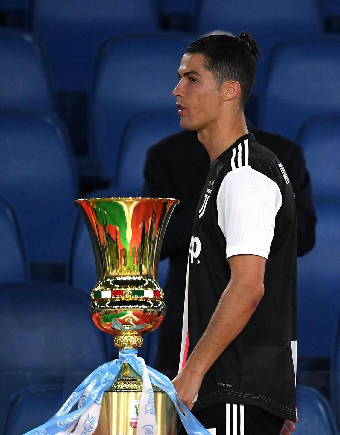 包含意大利杯倒计时，那不勒斯今夜官宣签约，细节引发关注，悬念犹存，轮换策略成焦点的词条