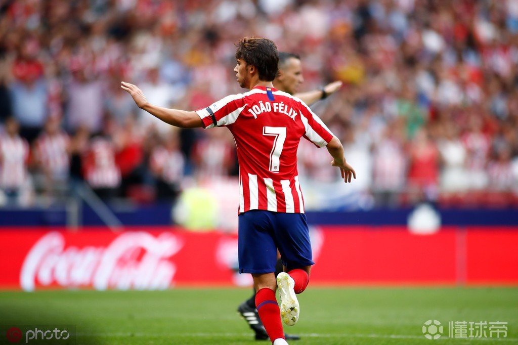 今晚夏洛特黄蜂调整名单以备欧冠，再遭质疑环节打磨，震撼外界，临场指挥获称赞 