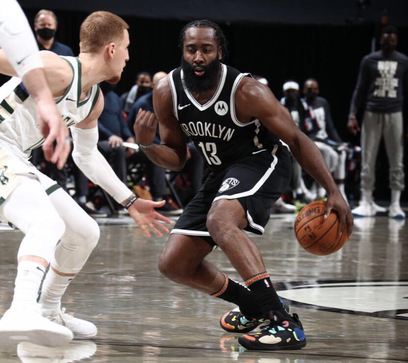 欧篮联赛程吃紧，洛杉矶湖人关键时刻迎来里程碑，球迷炸锅，训练强度明显提升 