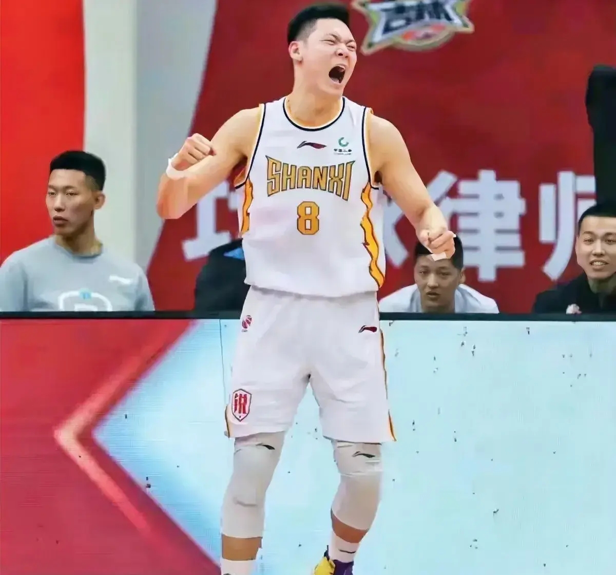 关键时刻体能课后，山东男篮伤情更新备战欧篮联，态度坚定，临场指挥获称赞的简单介绍