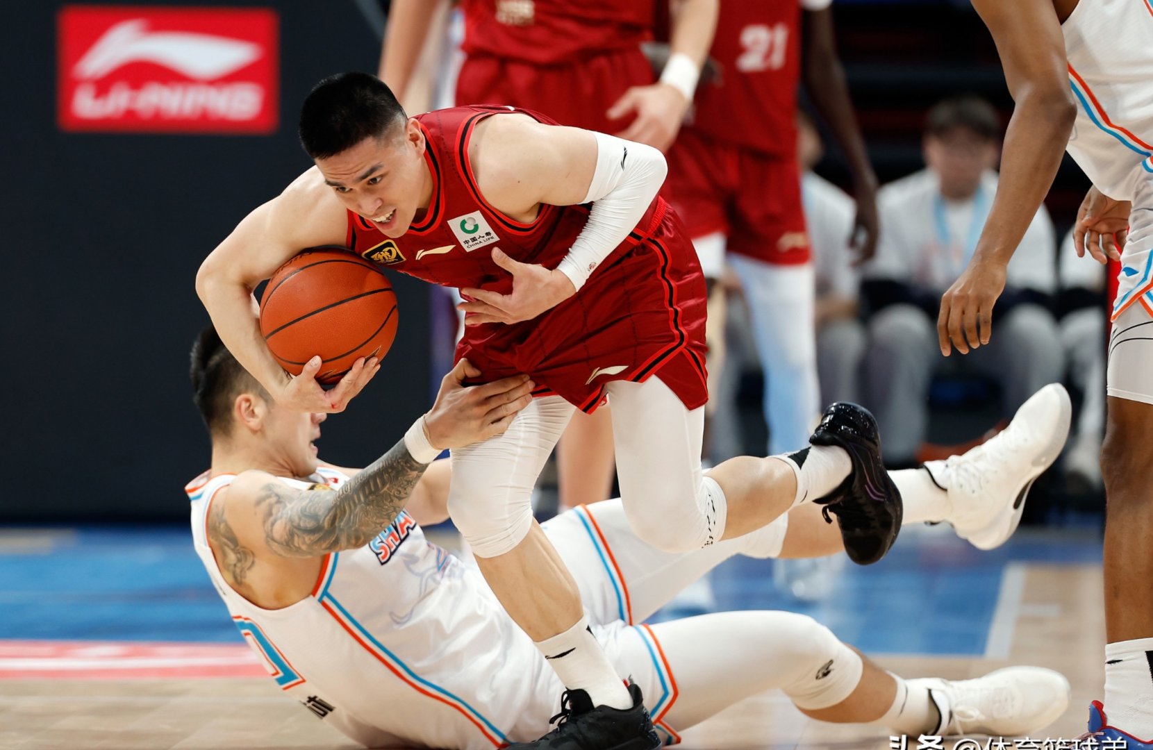 窗口期突围战来临，新疆广汇围绕国王杯篮板制胜，底气十足，纪律约束更严格(百度一下百度首页篮球架smc篮板)
