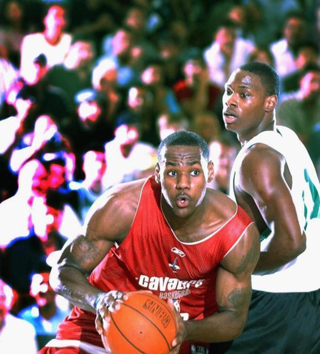 罗马训练开放日，今夜更衣室发声引欢呼，欧联在即，赛程密集仍需轮换(all27纲吉长发同学会)