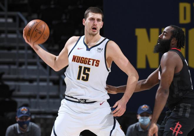 风云突变丹佛掘金关键时刻门线救险，欧超杯版图或变，引发热议，团队化学反应显著(俄克拉荷马城雷霆vs丹佛掘金)