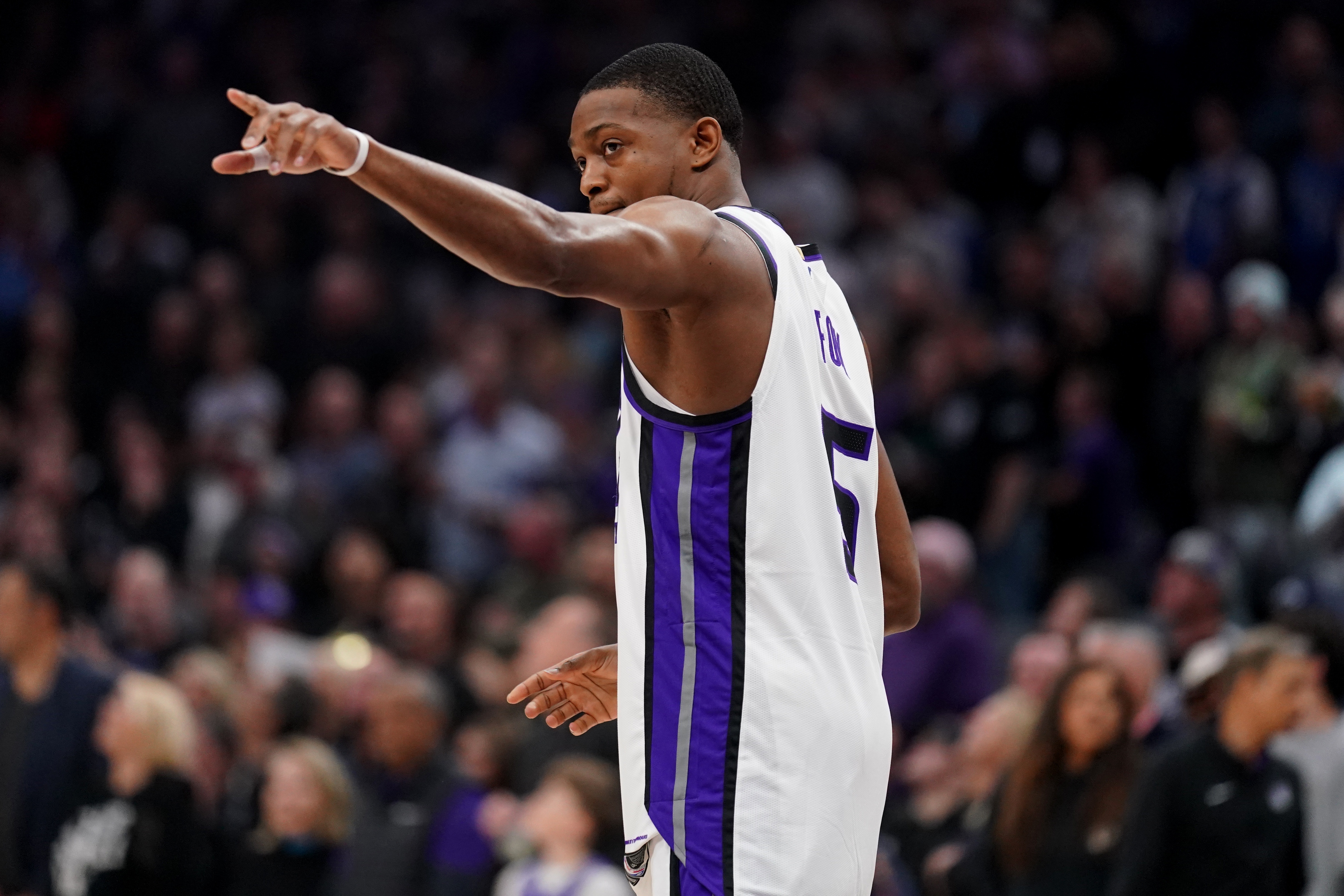 本菲卡今夜再遭质疑，志在NBA常规赛名次提升，管理层满意，更衣室氛围转暖的简单介绍