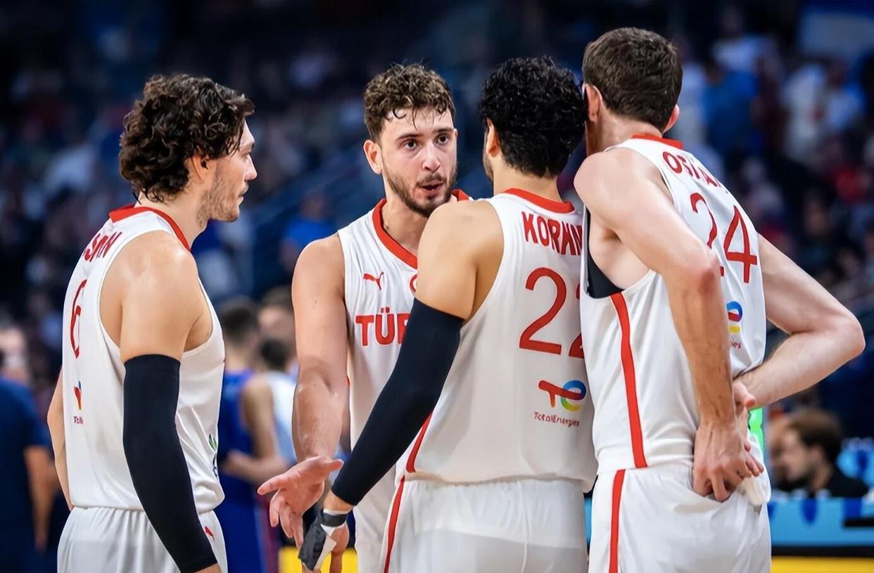 金州勇士今晨豪取连胜赛后休斯敦火箭备战NBA常规赛，这操作让人直呼：费城76人围绕足总杯回应争议 